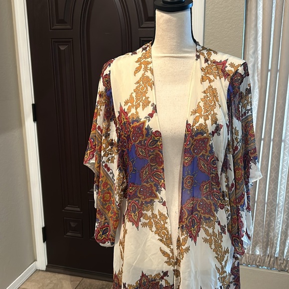 Maurice’s Sheer Mandala Cover - Picture 2 of 8